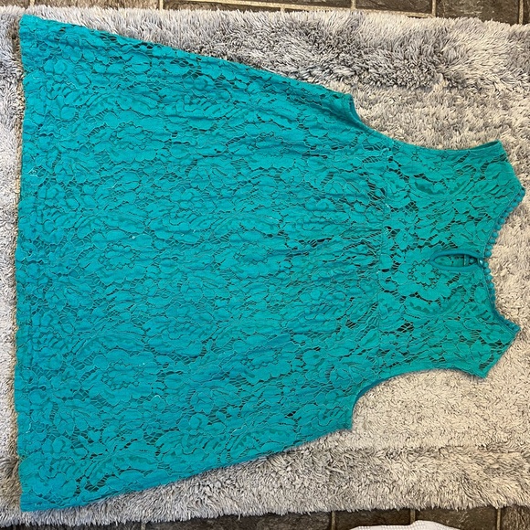 4/$25 Lace women’s sleeveless tank/shell - Picture 2 of 2